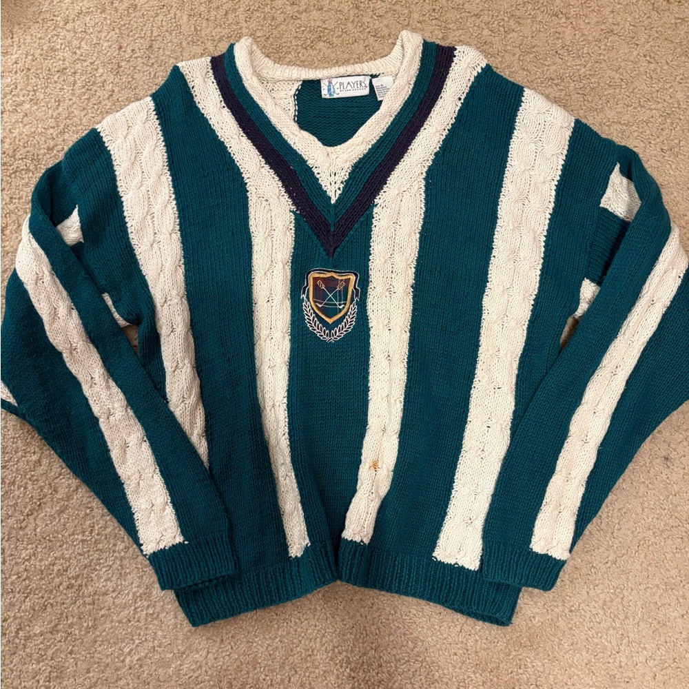 VINTAGE v neck cable sweater in great condition (small stain but can be washed)